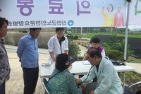 2019년 7월 26일 신안군복지재단 연계 찾아가는 재능기부 봉사활동에 의료봉사 및 치매인식개선 홍보활동(증