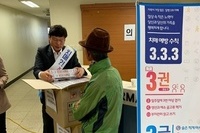 2019년 10월 23일 신안군 압해읍 노인의 날 행사 치매인식개선 홍보 및 홍보물품 지원